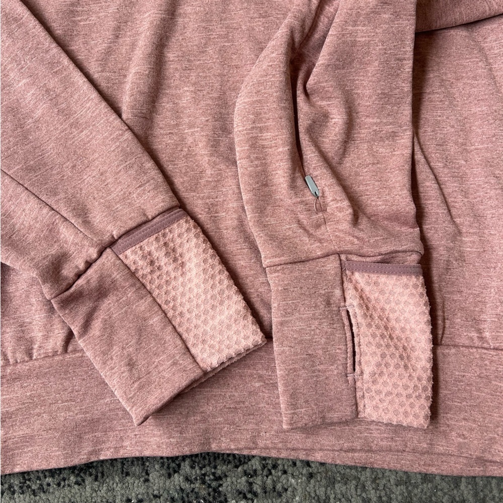 NIKE Dri- Fit Running Crewneck Sweatshirt With Hand Covers & Thumbholes - Picture 2 of 8